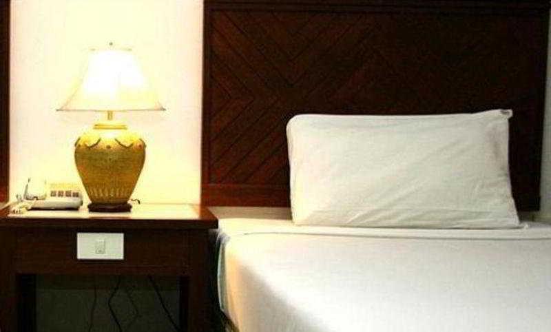 Rattana Mansion Hotel Phuket Екстериор снимка