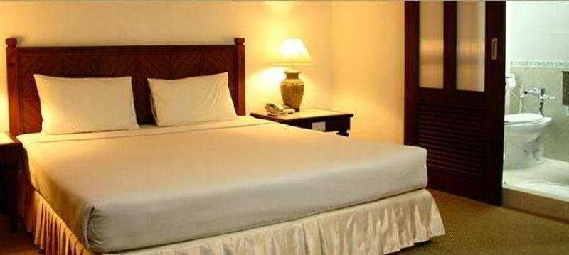 Rattana Mansion Hotel Phuket Екстериор снимка