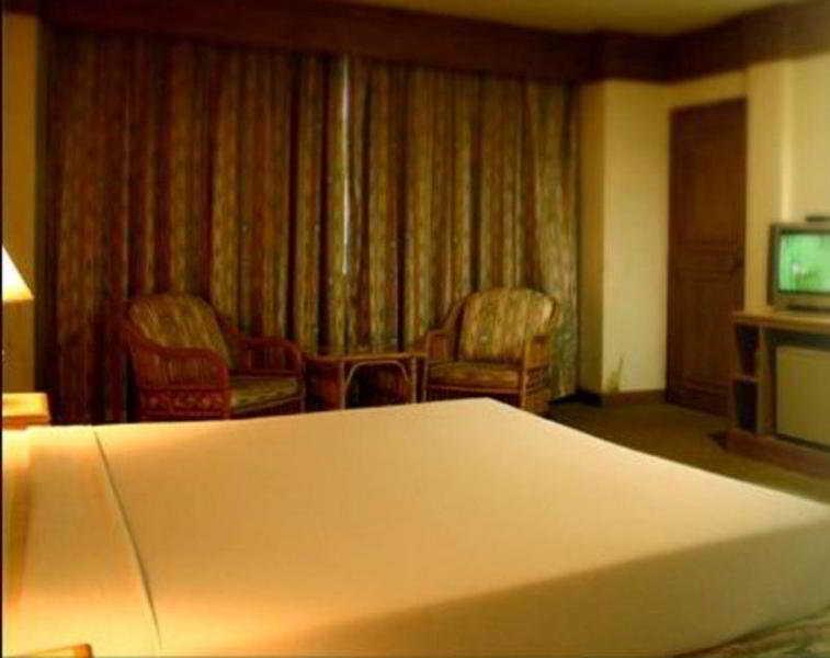 Rattana Mansion Hotel Phuket Екстериор снимка