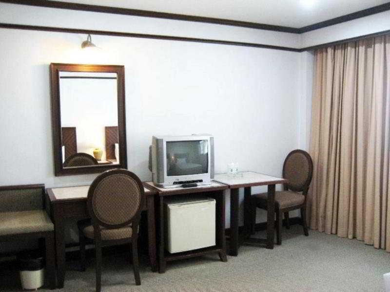 Rattana Mansion Hotel Phuket Екстериор снимка