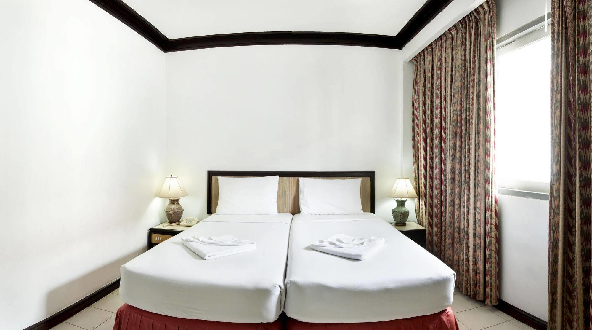 Rattana Mansion Hotel Phuket Екстериор снимка