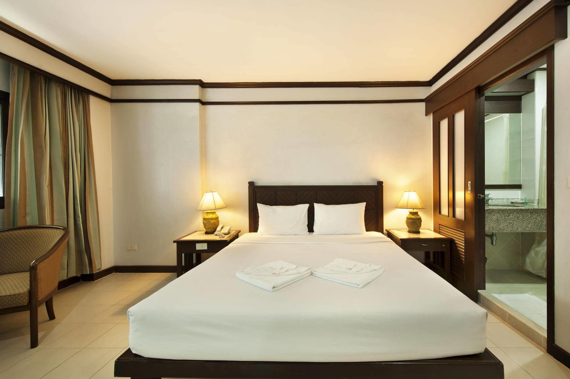 Rattana Mansion Hotel Phuket Екстериор снимка