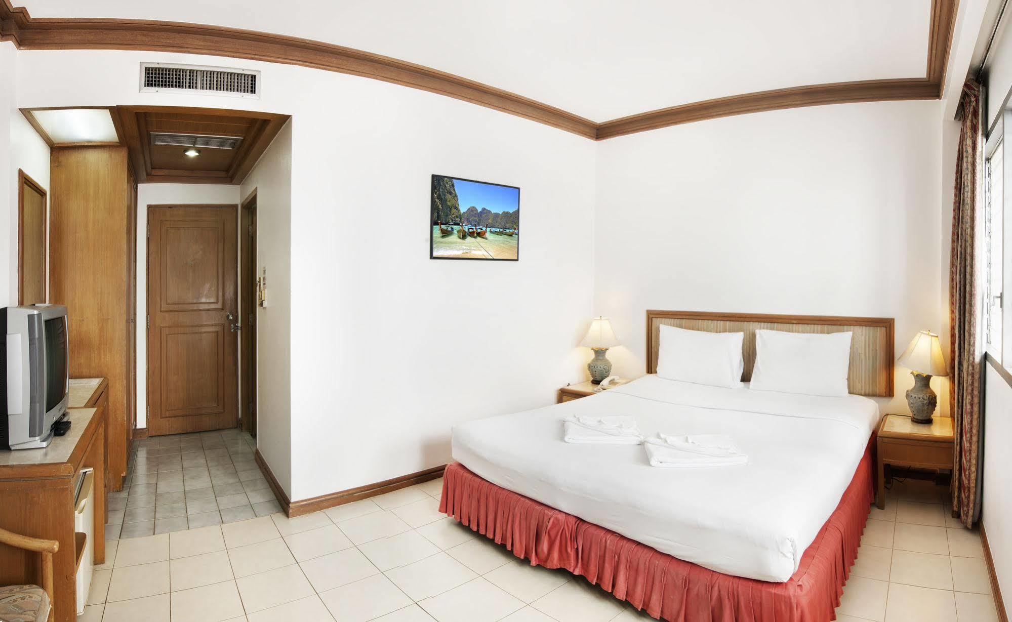 Rattana Mansion Hotel Phuket Екстериор снимка