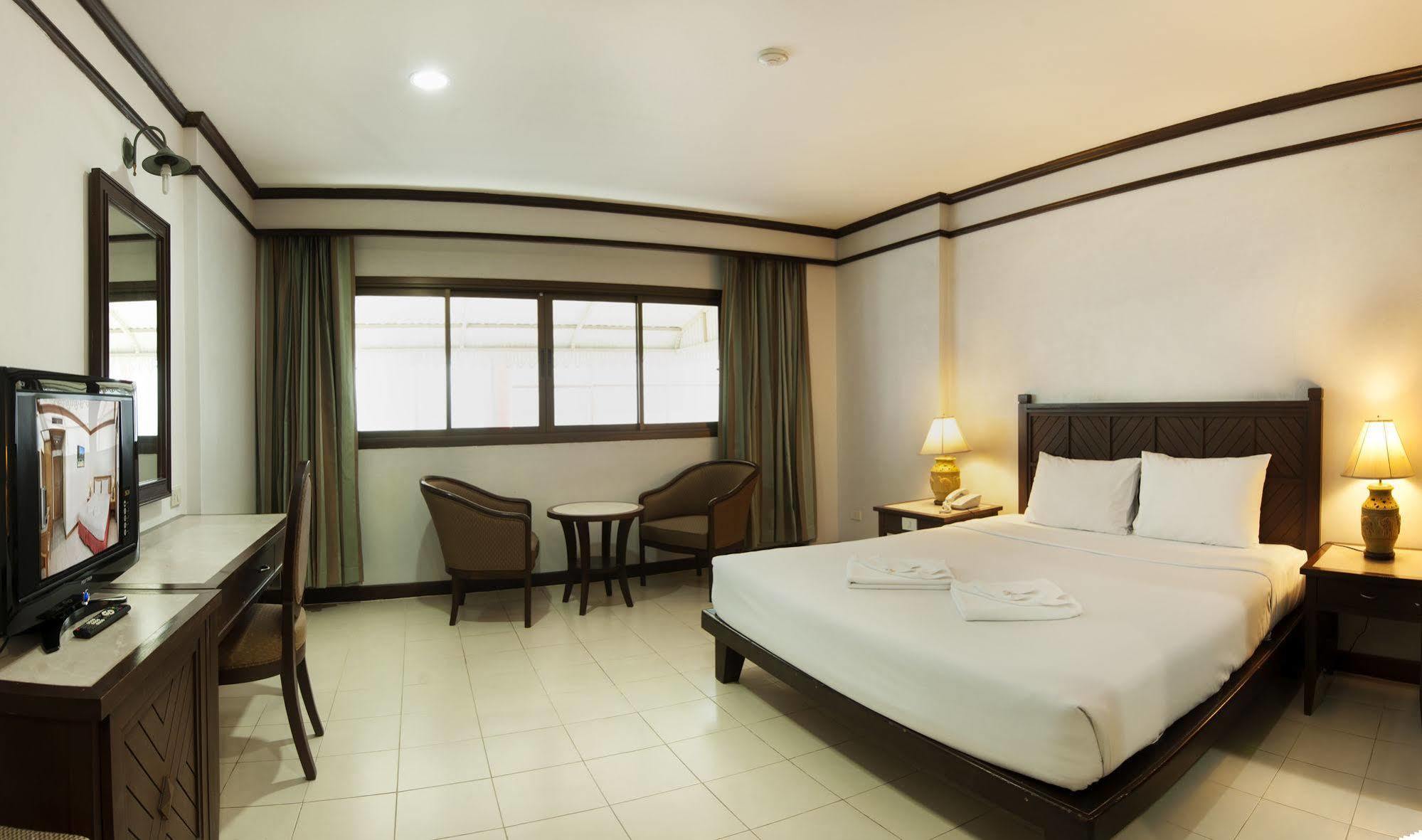 Rattana Mansion Hotel Phuket Екстериор снимка