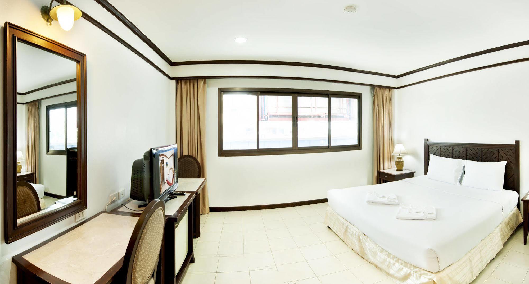 Rattana Mansion Hotel Phuket Екстериор снимка