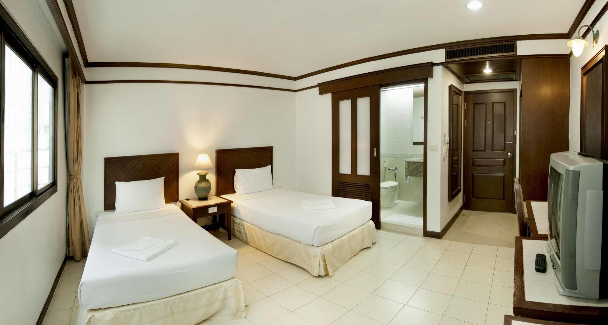 Rattana Mansion Hotel Phuket Екстериор снимка