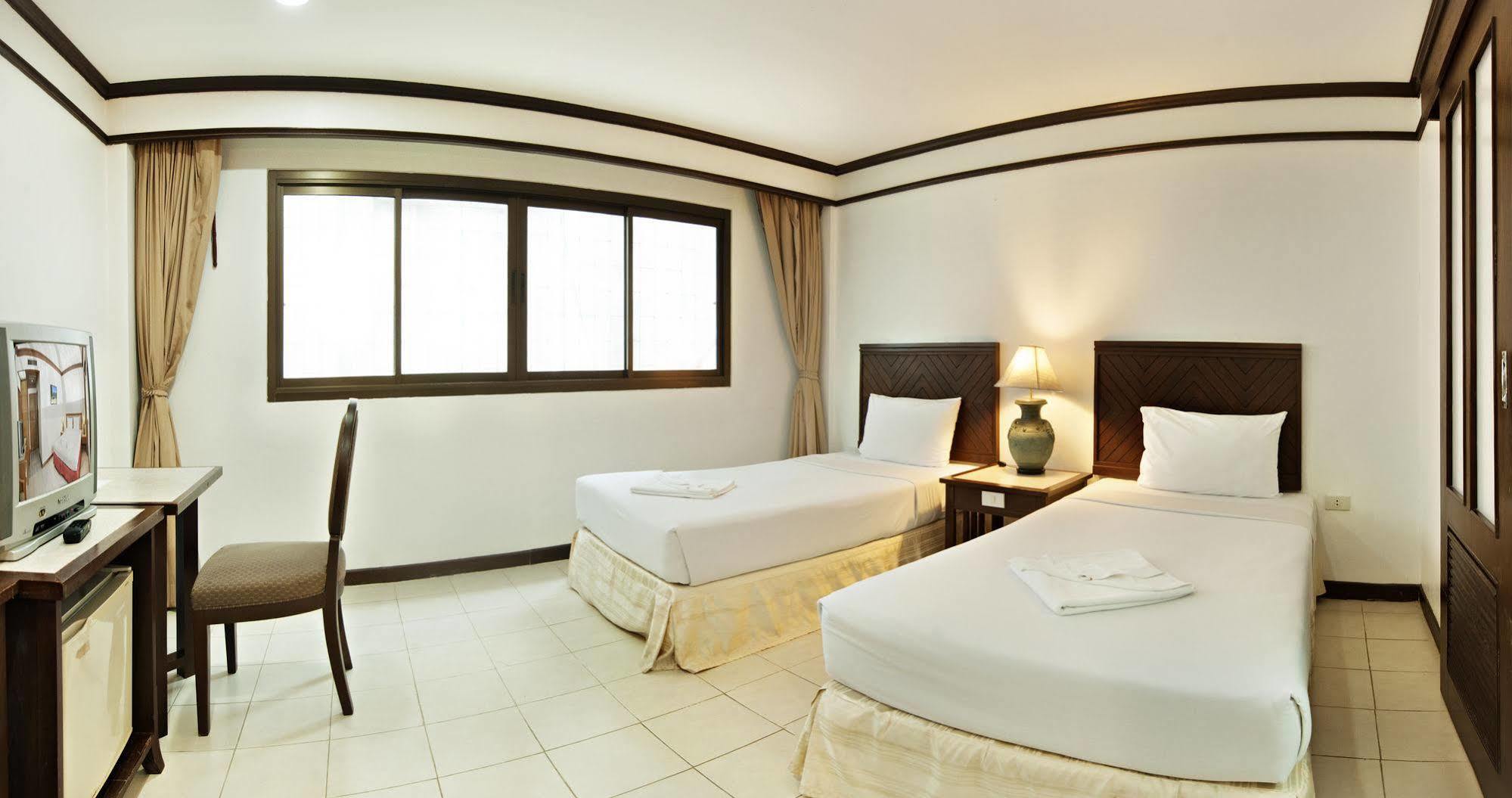 Rattana Mansion Hotel Phuket Екстериор снимка