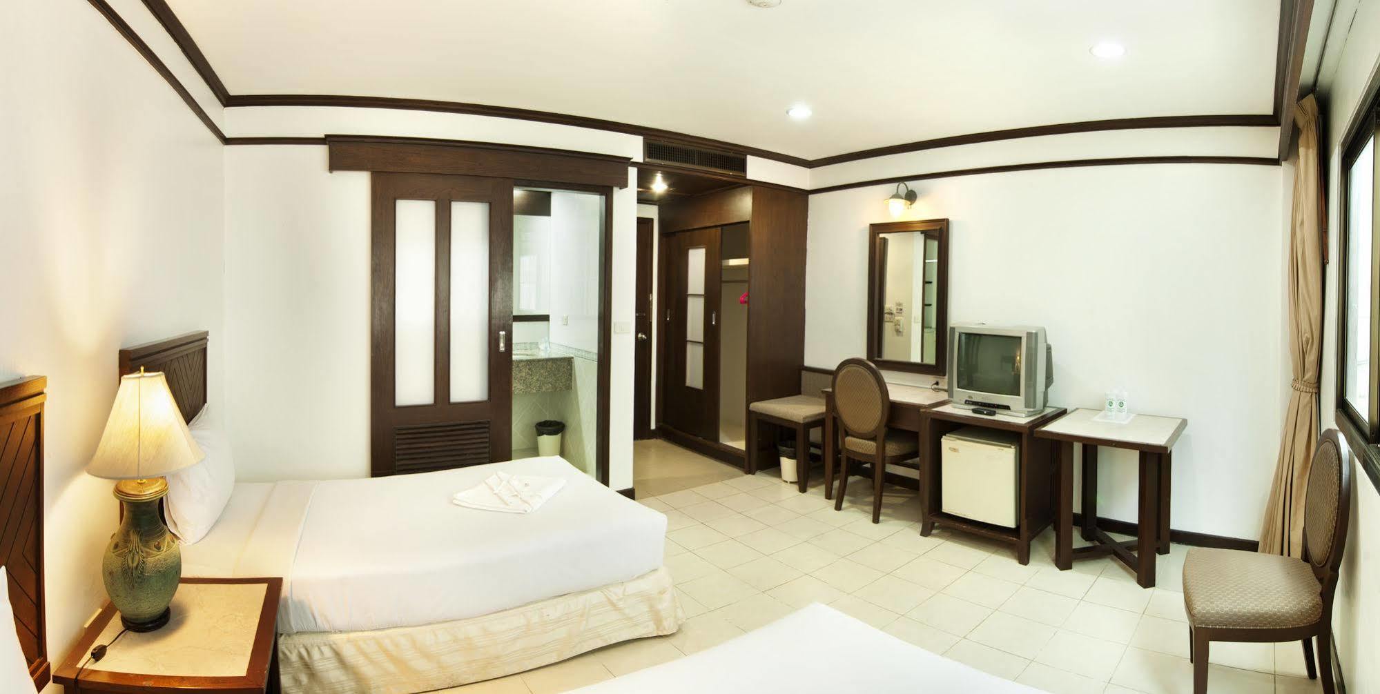 Rattana Mansion Hotel Phuket Екстериор снимка
